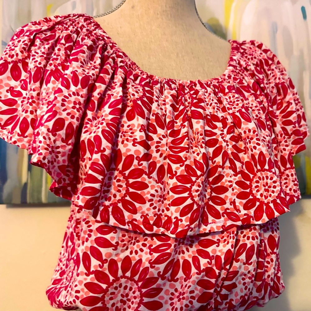 EUC Three Islands size Medium in bright colors short sleeve elastic hem